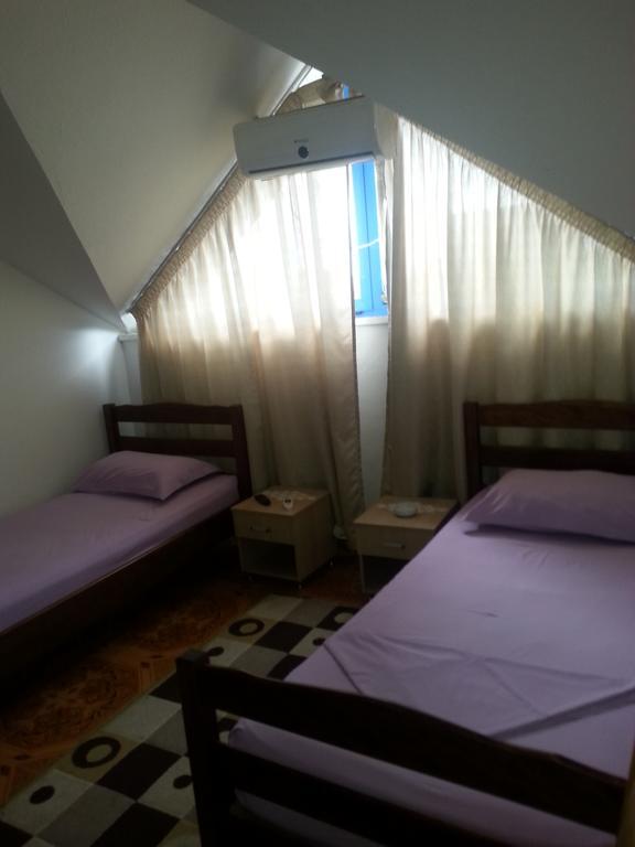 Hotel Ambasador Bahçallëk Habitación foto